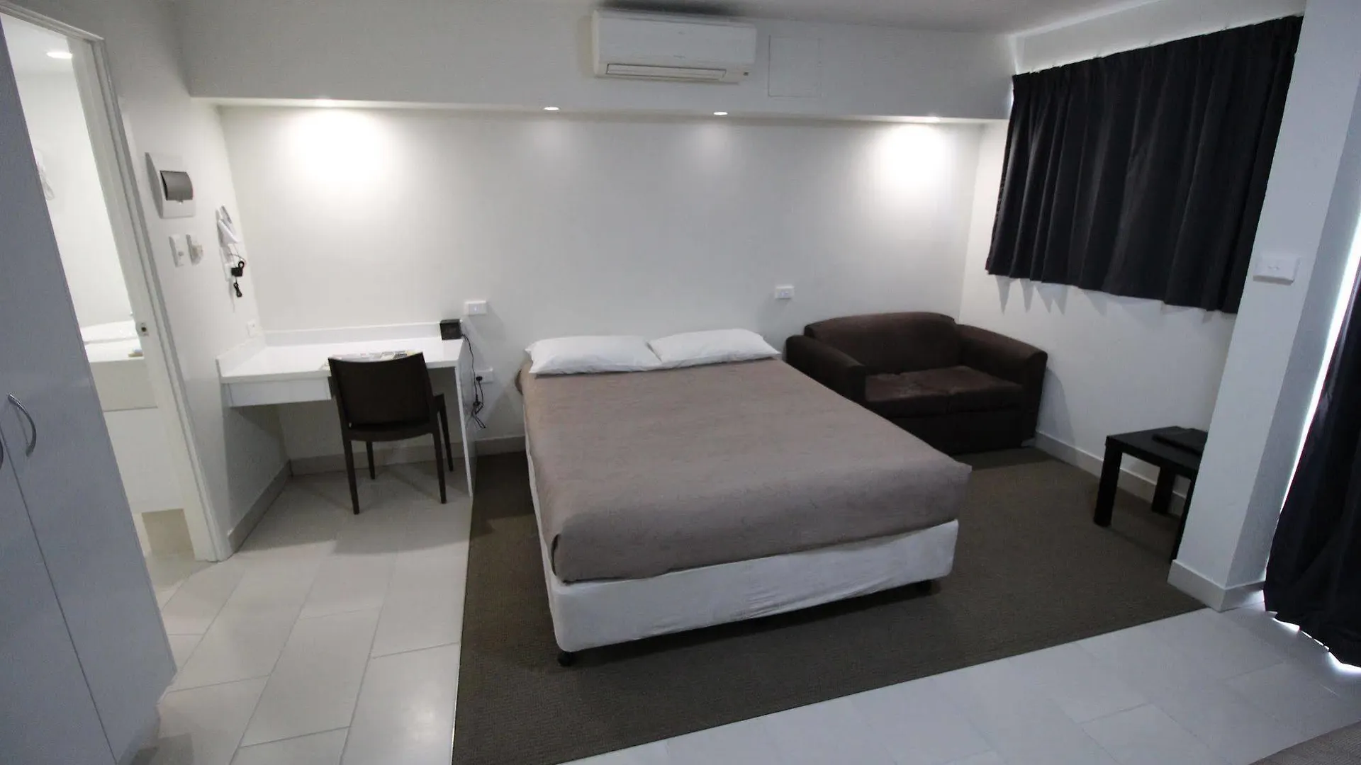 Endeavour Inn Emu Park Motel