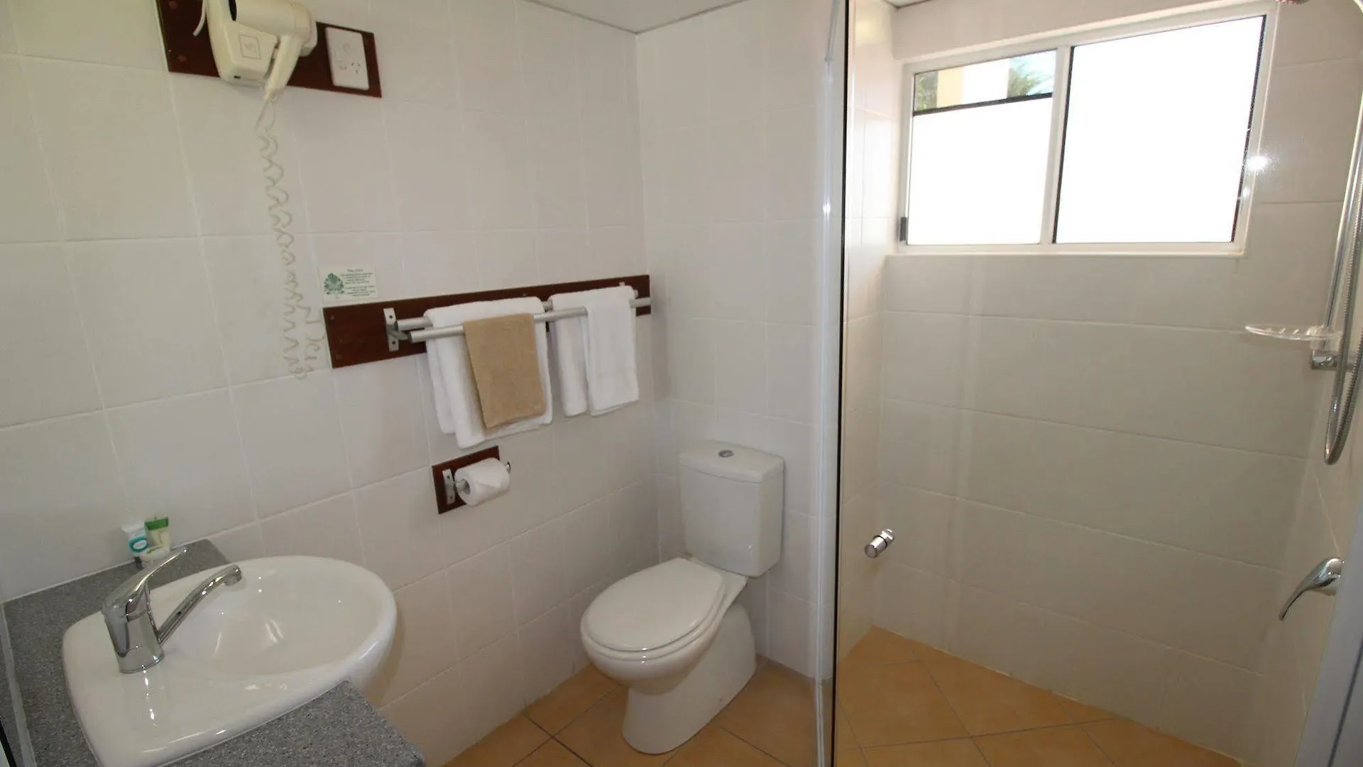 Endeavour Inn Emu Park Motel