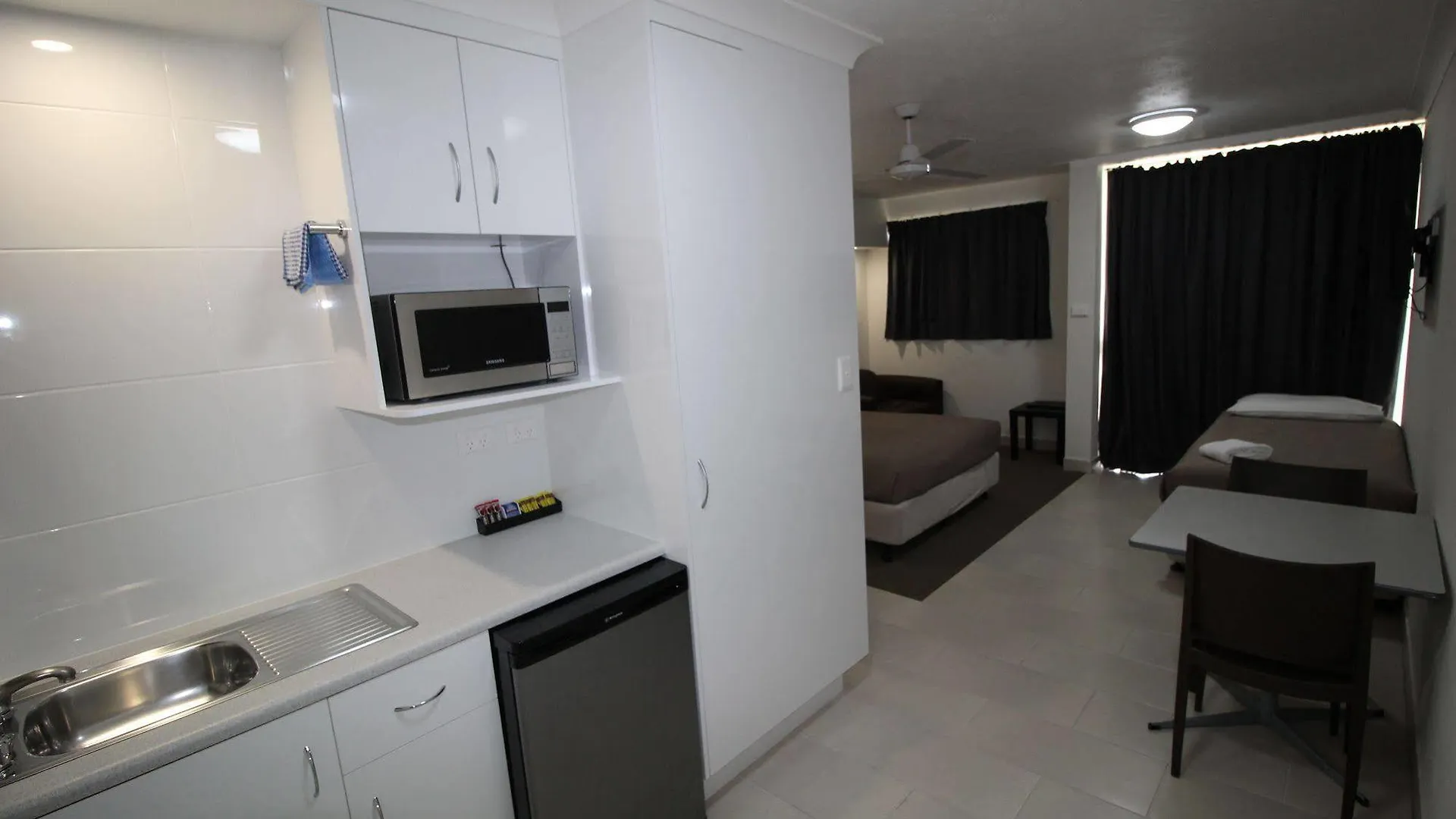Endeavour Inn Emu Park Motel